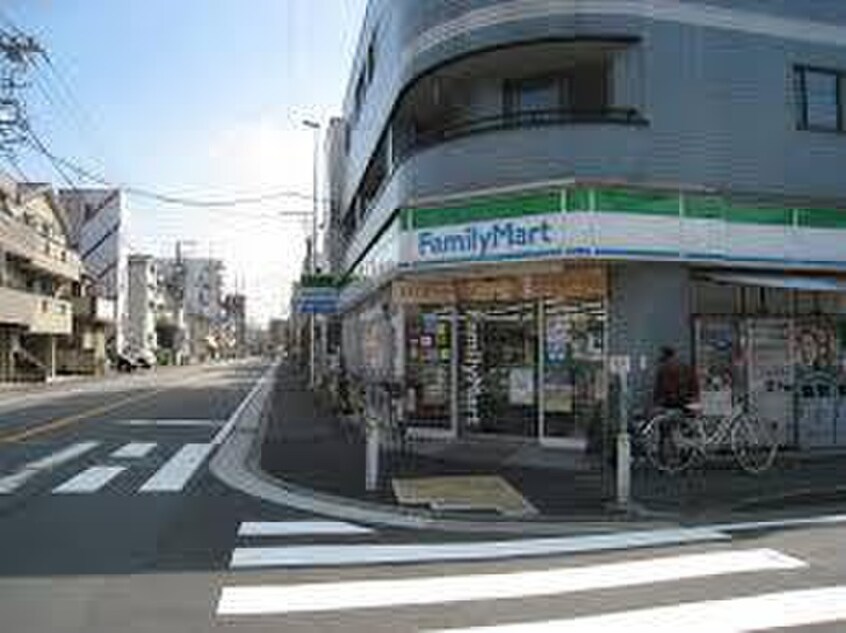 ファミリーマートますや古市場店(コンビニ)まで128m 谷内マンション