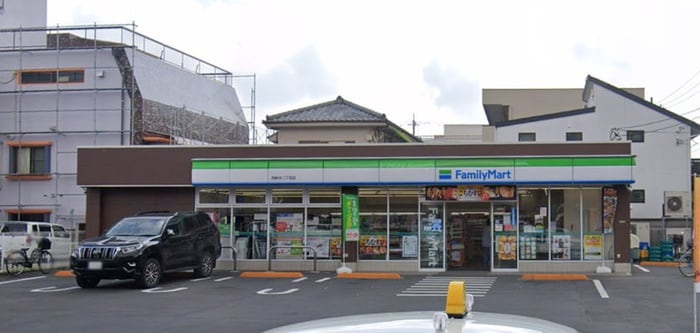 ファミリーマート　西新井店(コンビニ)まで318m 眞和マンション