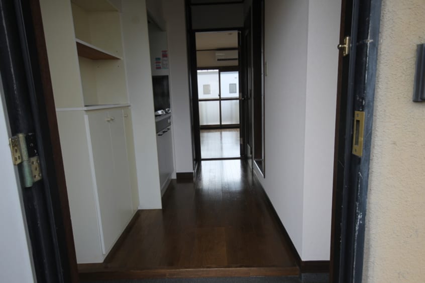 玄関 モ－タ－ハウスオカモト