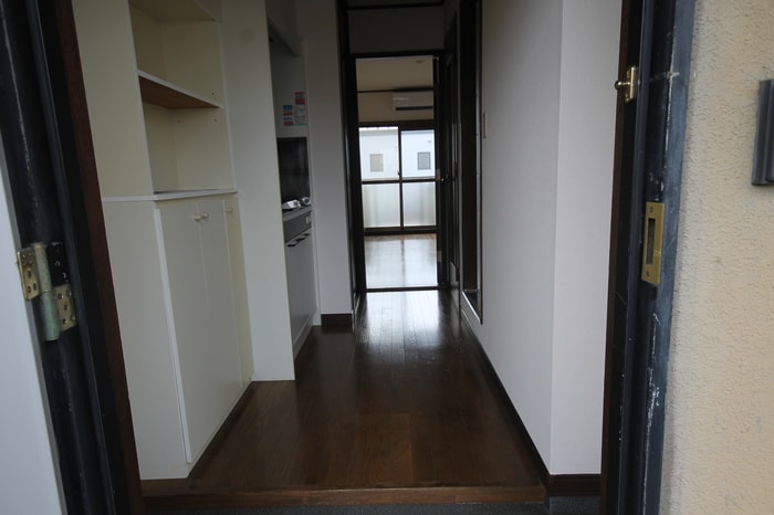 玄関 モ－タ－ハウスオカモト