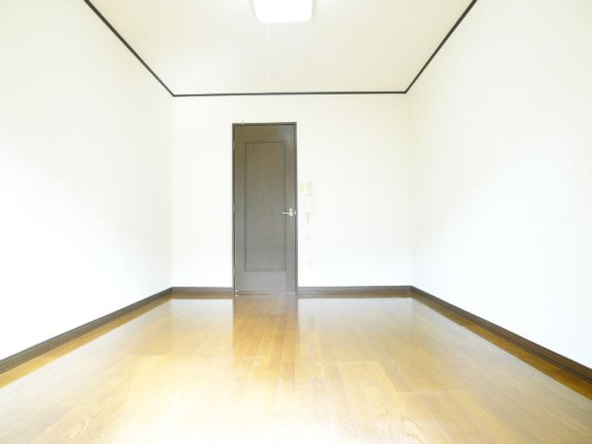 居室 モ－タ－ハウスオカモト