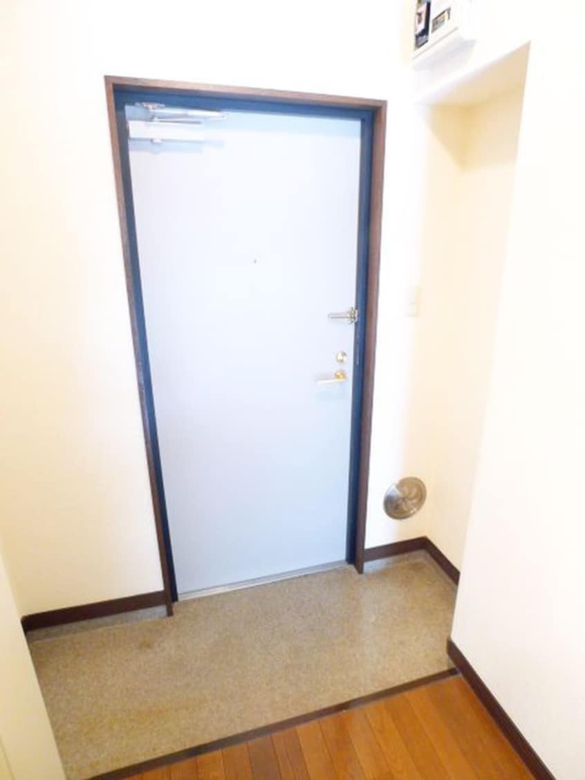 玄関 モ－タ－ハウスオカモト