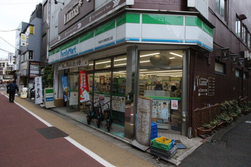 ファミリーマート学芸大学西口店(コンビニ)まで700m ハイツ中川