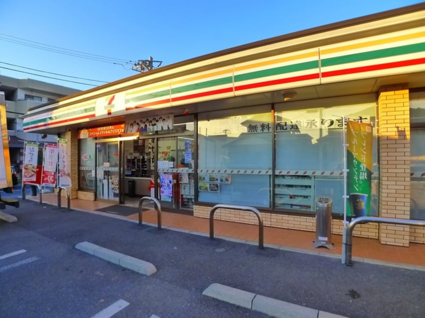 セブンイレブン(コンビニ)まで725m テラス平川