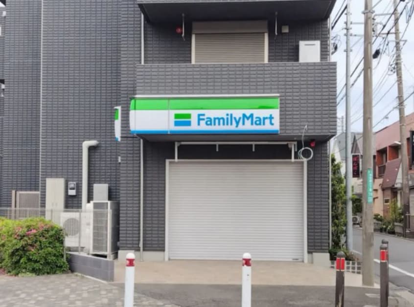 ファミリーマート東林間６丁目店(コンビニ)まで302m シャルム林間