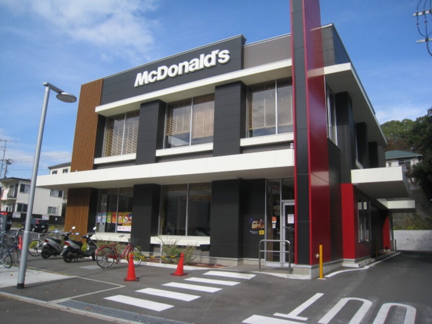 マクドナルド 秦野西大竹店(ファストフード)まで516m シャトレ－トミ－