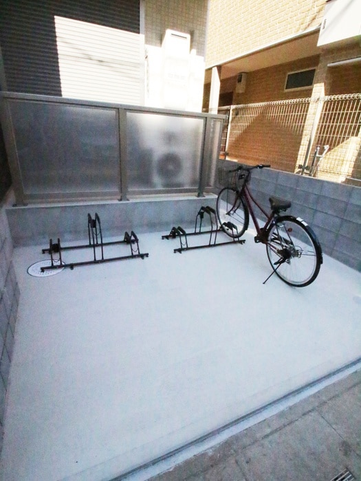 駐輪場 ＣＲＥＳＴ