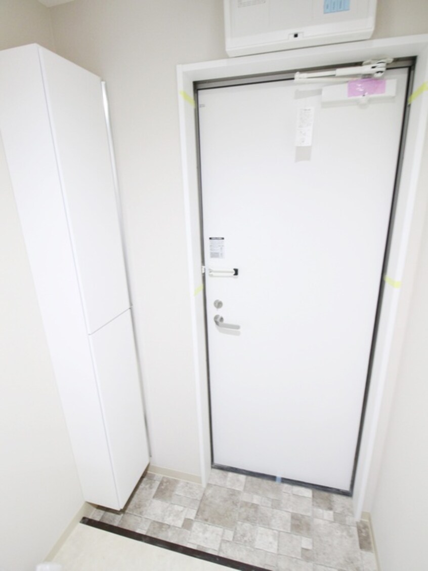 玄関 ＣＲＥＳＴ