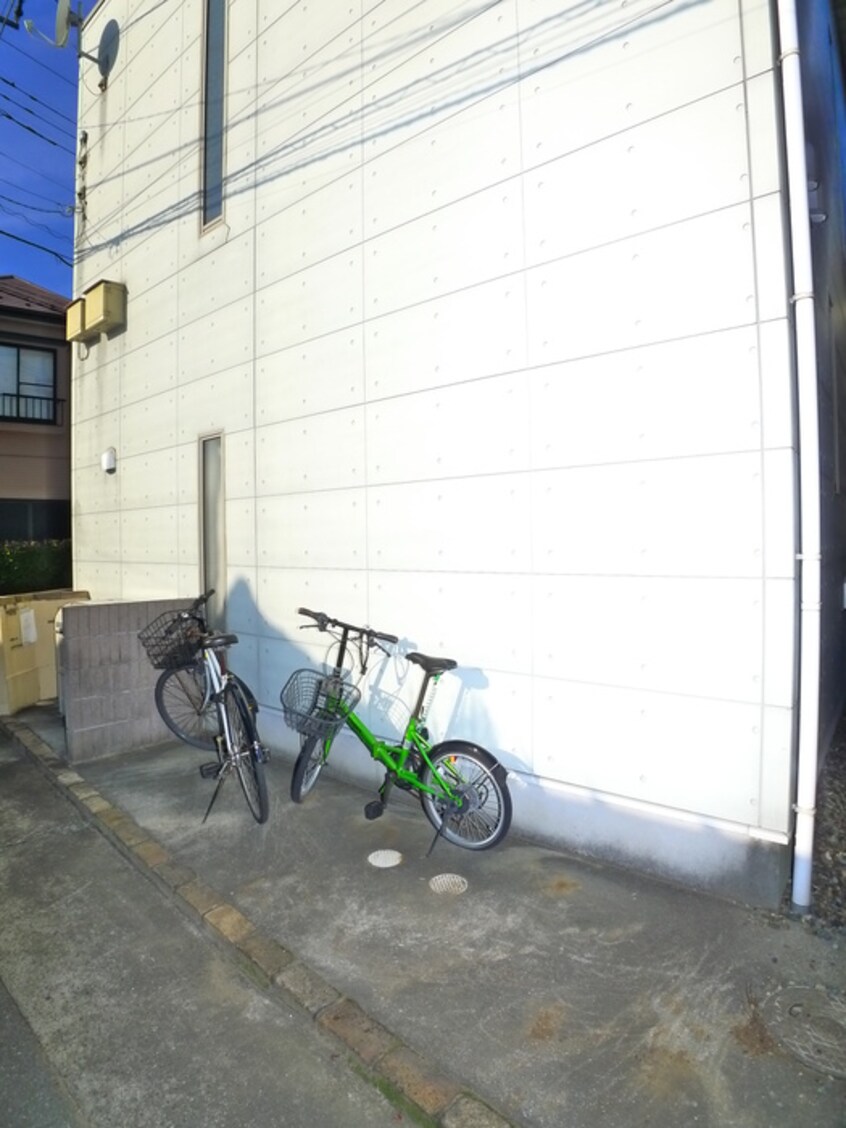 駐輪場 ブルゴーニュ・ハウス