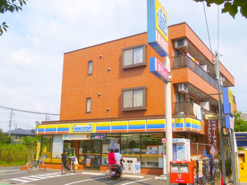 ミニストップ(コンビニ)まで650m ロックア－バン