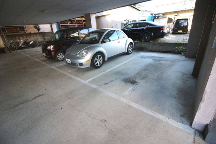 駐車場 フォ－シ－ズン