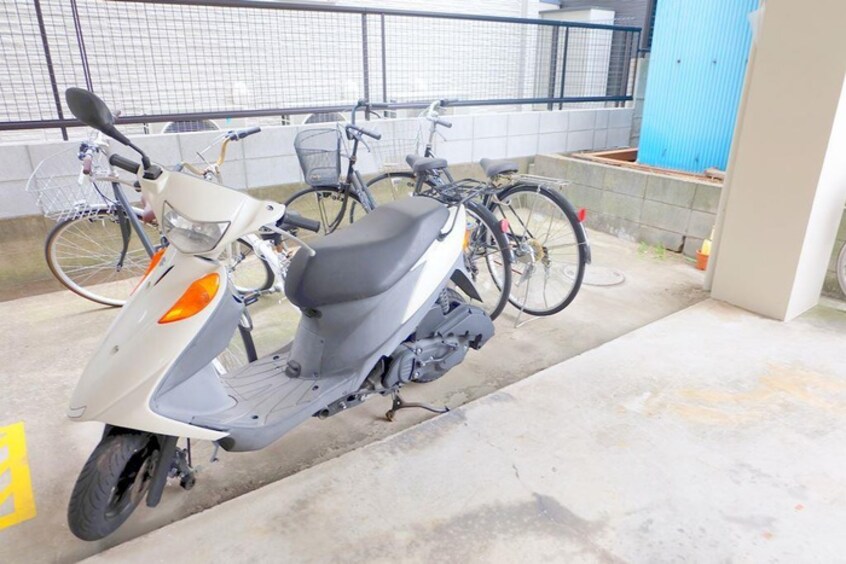 バイク置き場 フォ－シ－ズン