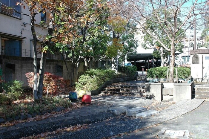 中落合公園(公園)まで245m メインステージ中井駅前