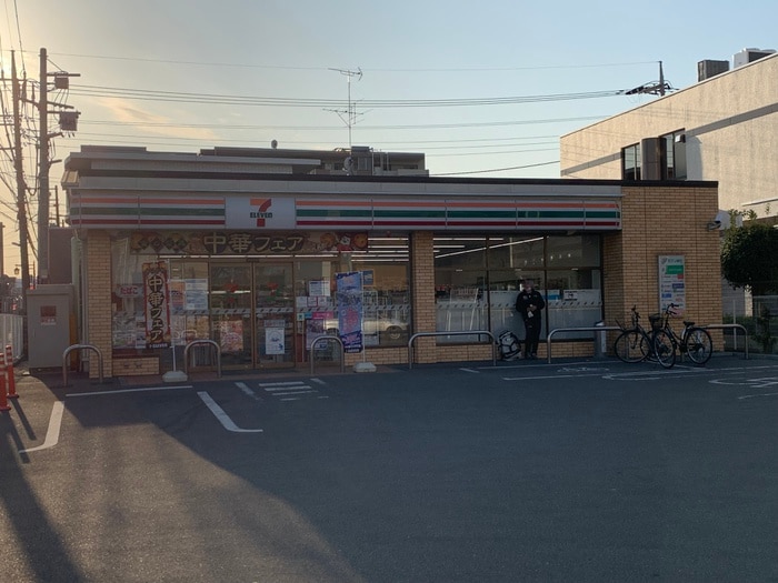 セブンイレブン(コンビニ)まで220m 第２ヤマダマンション