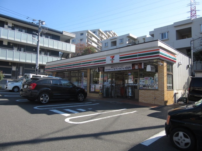 セブンイレブン(コンビニ)まで212m 第一・第二吉田ハイツ