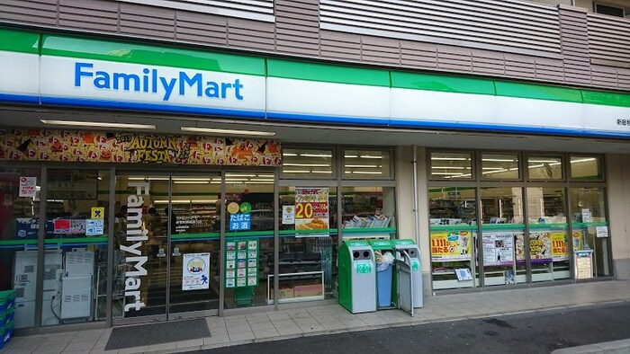 ファミリーマート新宿税務署通り店(コンビニ)まで36m アーバネックス西新宿