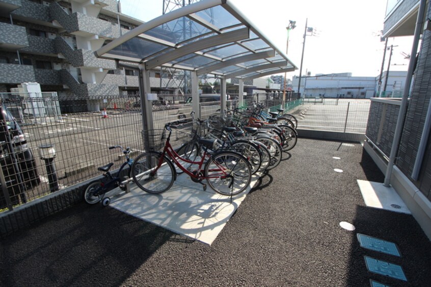 駐輪場 クレシェンテ