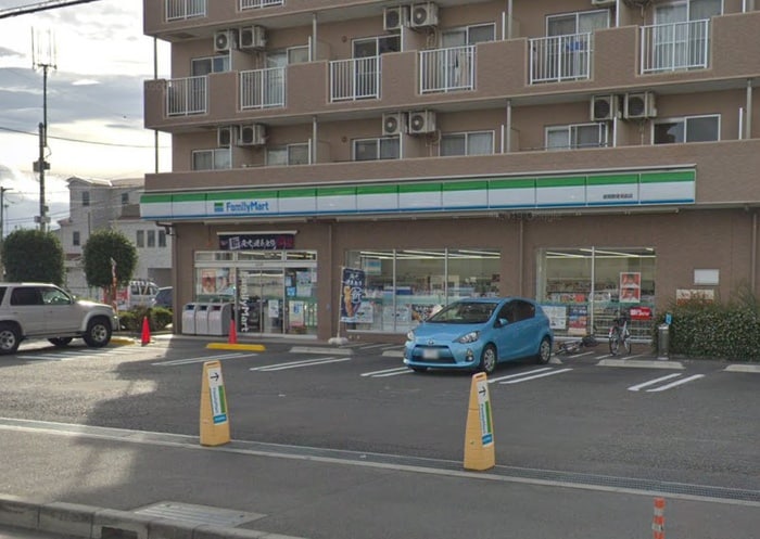 ファミリーマート 座間郵便局前店(コンビニ)まで400m クレシェンテ