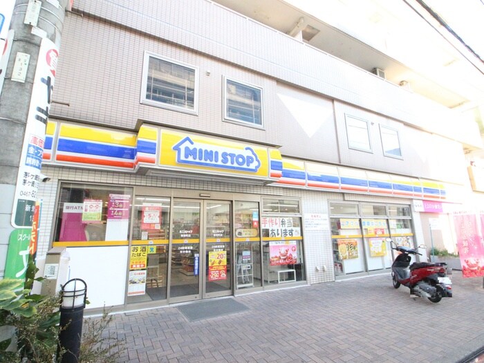 ミニストップ 新栄町店(コンビニ)まで48m サンシルク茅ヶ崎