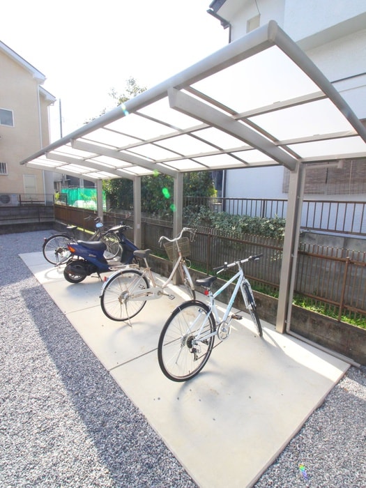 駐輪場 グランローズ