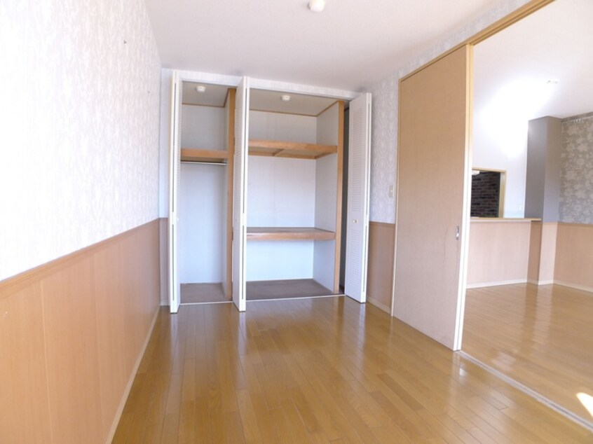 収納 パインクレスト竹内