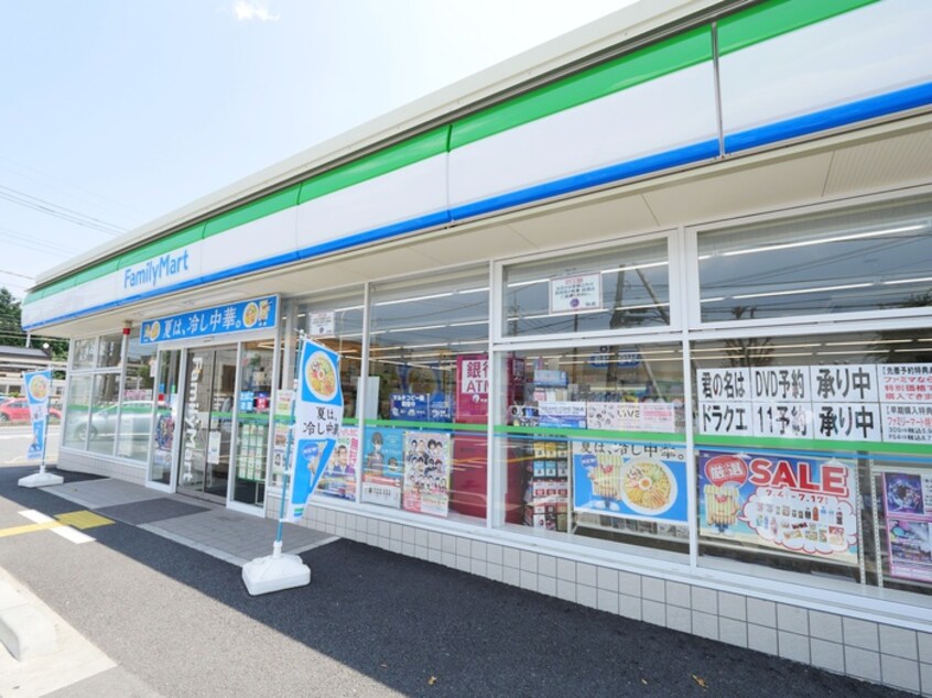 ファミリーマート鶴ヶ島駅西店(コンビニ)まで700m ブロ－テ川越Ⅱ