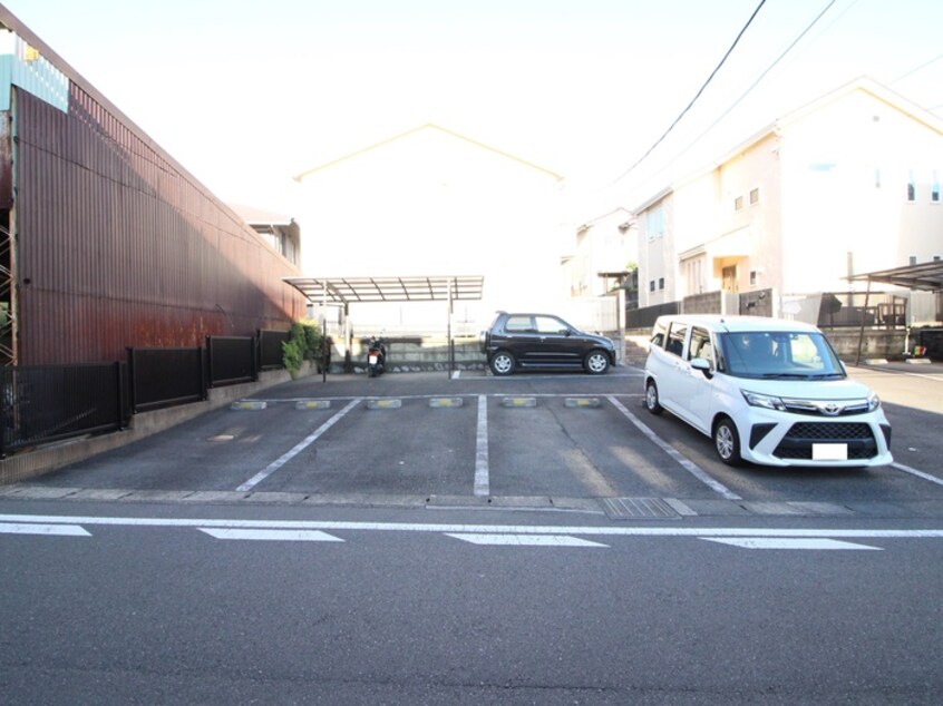 駐車場 Lieben Tohma