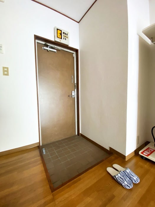 玄関 コスモスビレッヂ