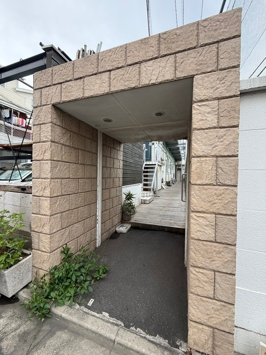 エントランス部分 ウィング塩山