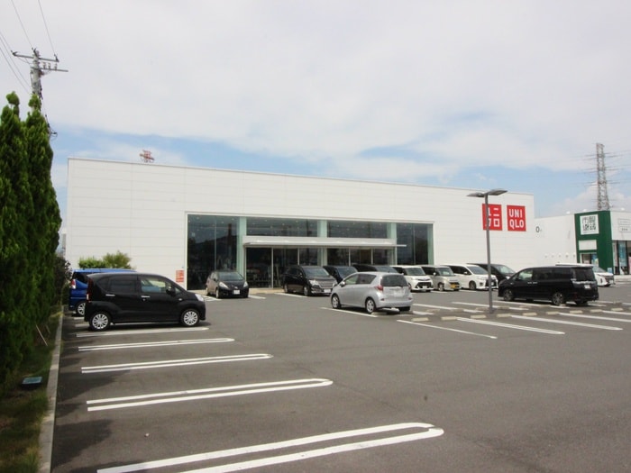 ユニクロ(ショッピングセンター/アウトレットモール)まで745m コ－ポ泉