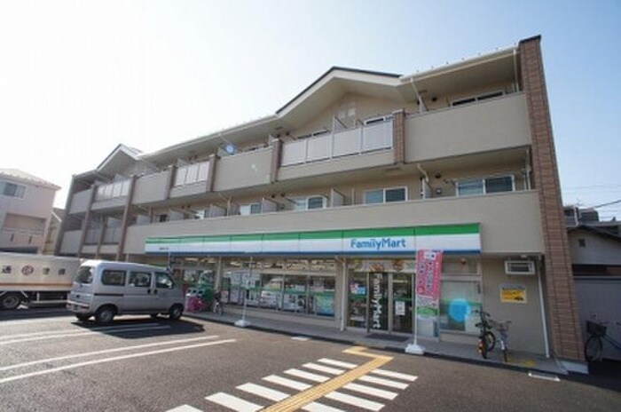 ファミリーマート蕨南町４丁目店(コンビニ)まで500m シャノワール
