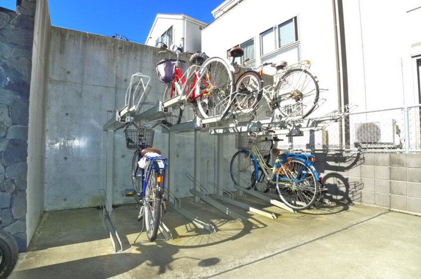 駐輪場 Lanai　House　393　Noah