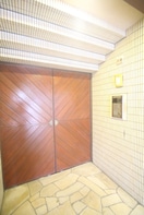 エントランス部分 メゾンクレソンⅢ