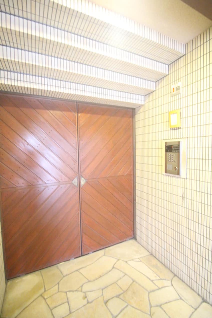 エントランス部分 メゾンクレソンⅢ