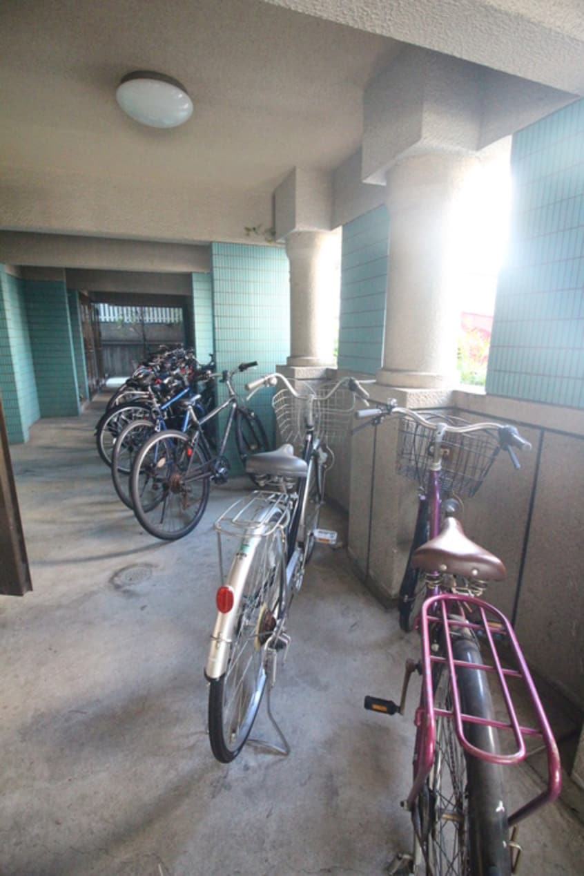 駐輪場 メゾンクレソンⅢ