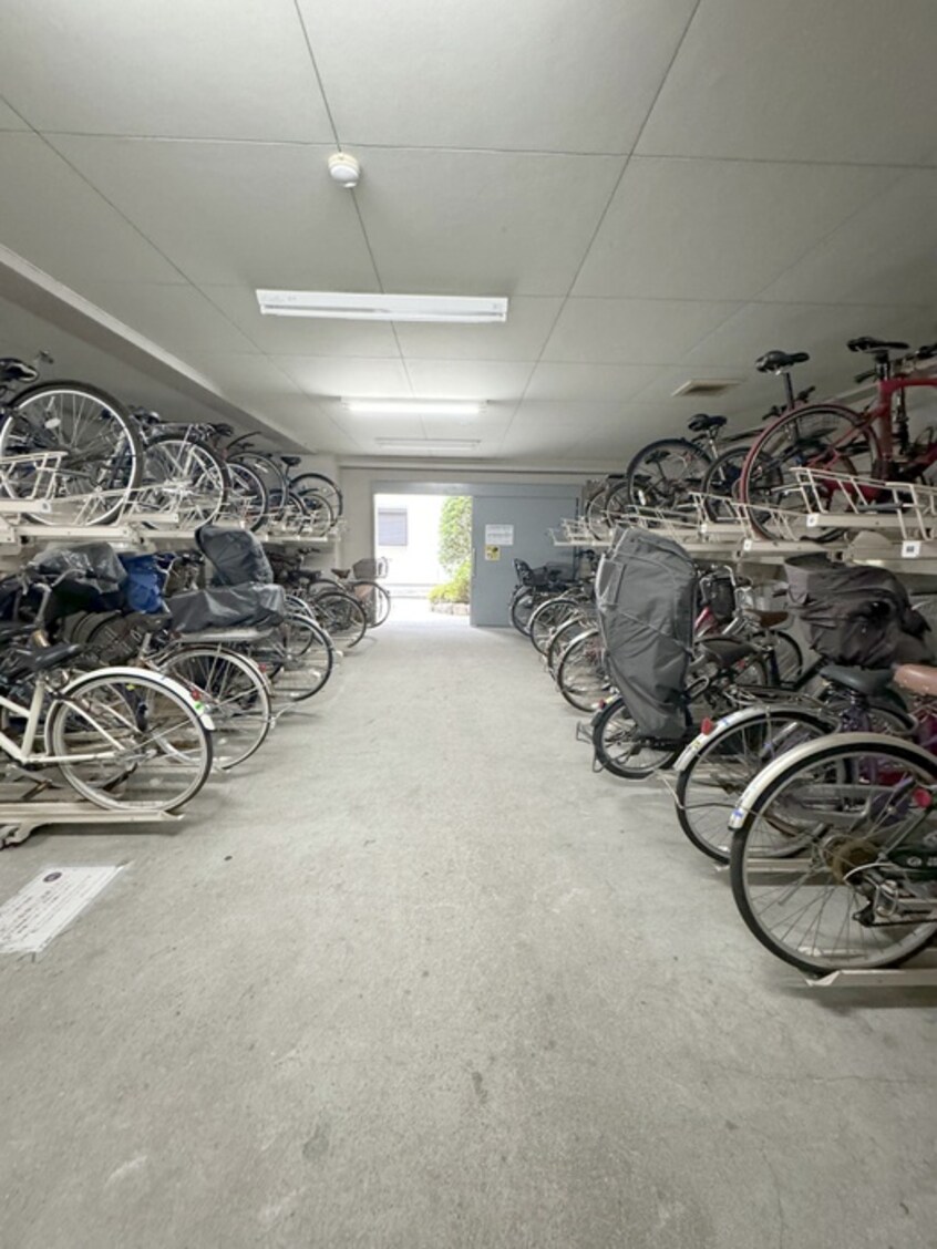 駐輪場 グレイスコ－ト