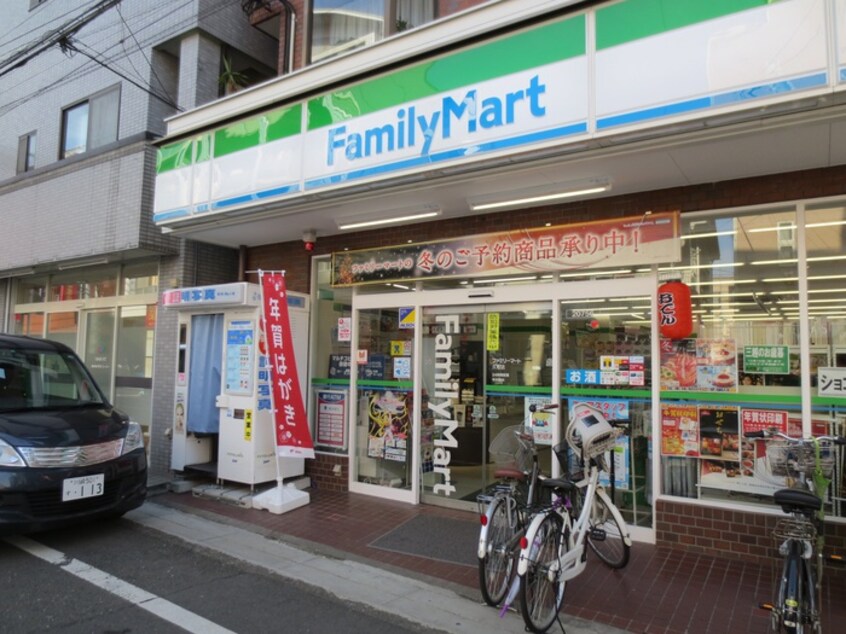 ファミリーマート久地店(コンビニ)まで950m フェニックス盛高(1～6号室)