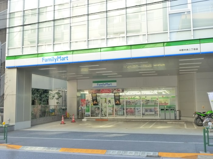 ファミリーマート(コンビニ)まで131m メゾン中央