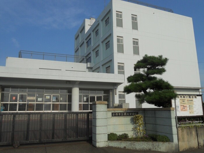 横内中学校(中学校/中等教育学校)まで475m アドヴァンスハイムＫ