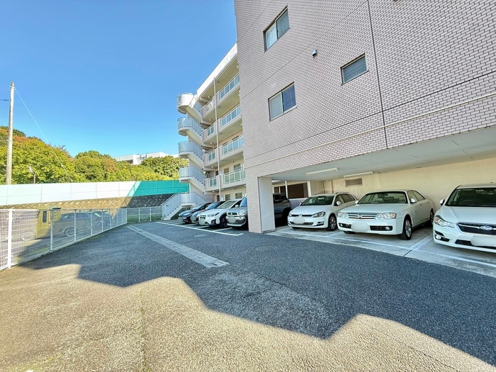 駐車場 パルナシアン戸塚（６０１）