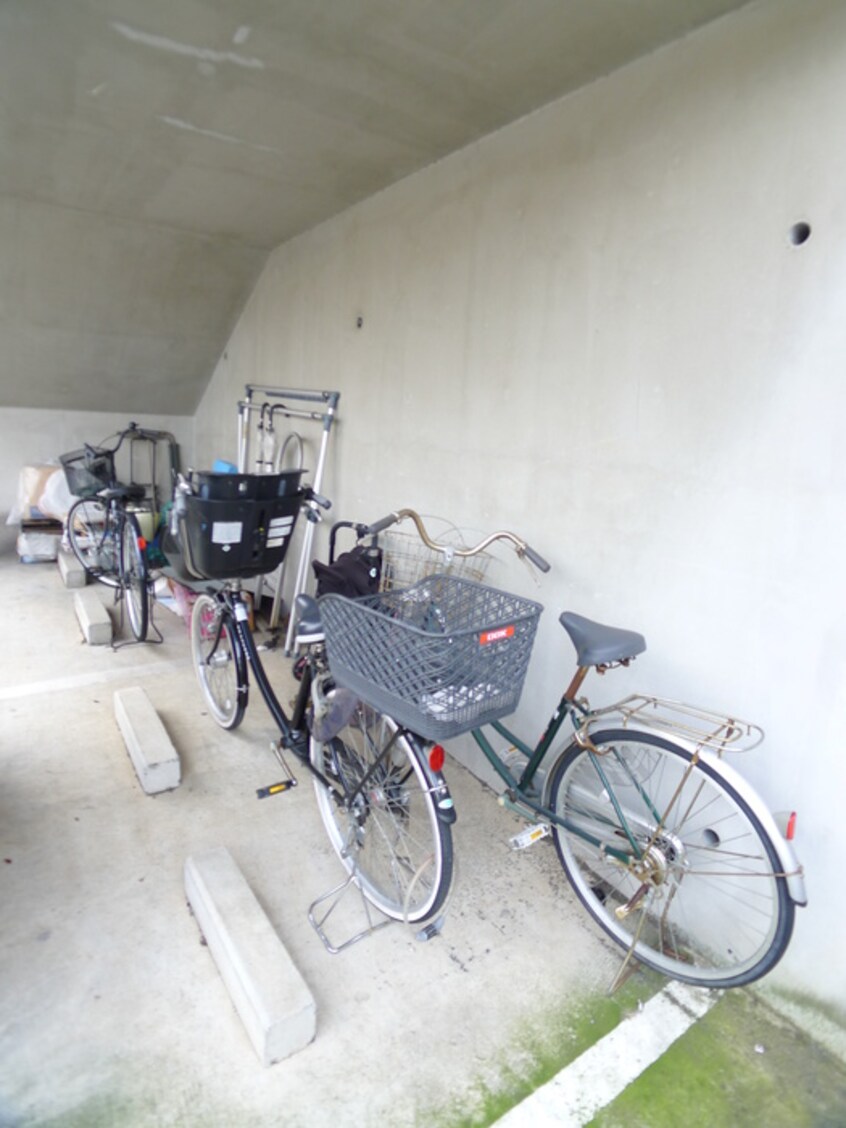 駐輪場 ｺﾝﾌｫﾙﾄてらぞの