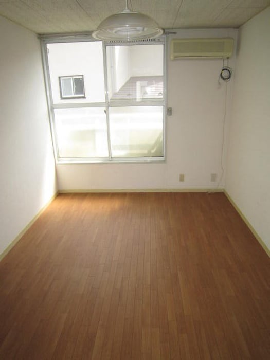 居室 カ－サコニシ