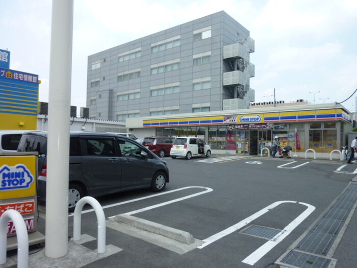 ミニストップ町田旭町店(コンビニ)まで65m ハウス中町