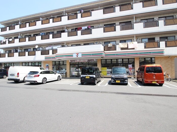 セブンイレブン(コンビニ)まで299m ＧＲＡＮＤ　ＣＨＡＲＩＯＴ