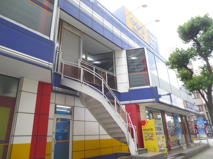 ゲオ(ビデオ/DVD)まで918m ＧＲＡＮＤ　ＣＨＡＲＩＯＴ