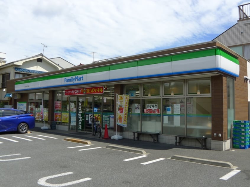 ファミリーマート(コンビニ)まで383m メルヴェーユ