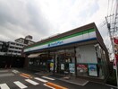 ファミリマート世田谷弦巻５丁目店(コンビニ)まで154m フローラ弦巻