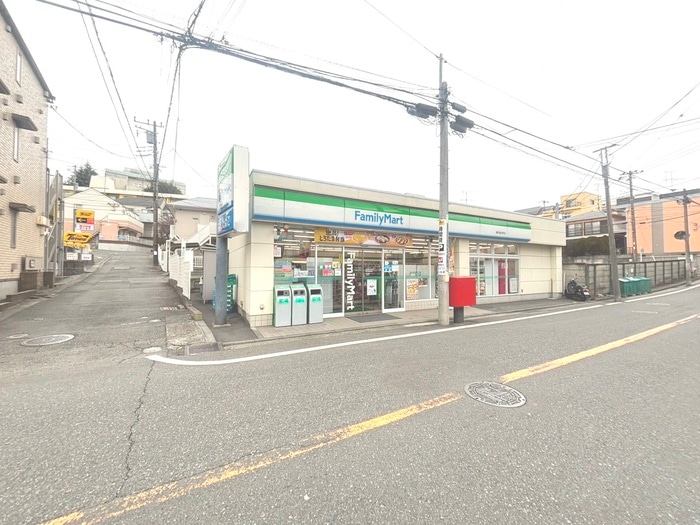 ファミリーマート　横浜釜台町店(コンビニ)まで300m Hazawa Park Front