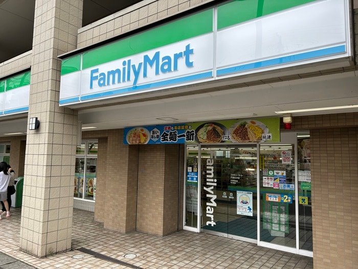 ファミリーマート(コンビニ)まで100m ベルレジデンス