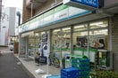 ファミリ－マ－ト横浜峰沢町店(コンビニ)まで311m ベイルーム三ッ沢